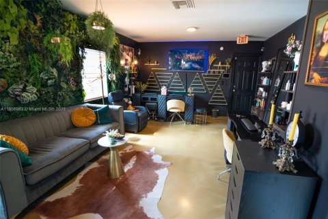 Propiedad comercial en venta en Miami, Florida № 2021908 - foto 2