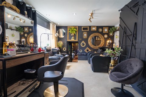 Propiedad comercial en venta en Miami, Florida № 2021908 - foto 9