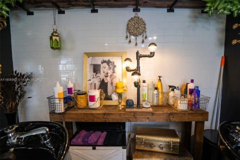 Propiedad comercial en venta en Miami, Florida № 2021908 - foto 16