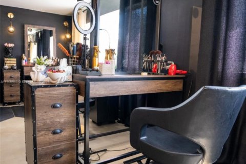 Propiedad comercial en venta en Miami, Florida № 2021908 - foto 20