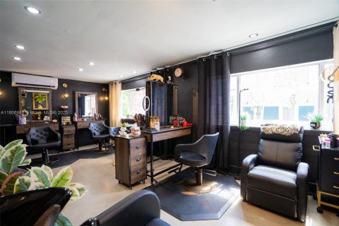 Propiedad comercial en venta en Miami, Florida № 2021908 - foto 19