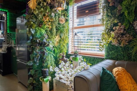 Propiedad comercial en venta en Miami, Florida № 2021908 - foto 6