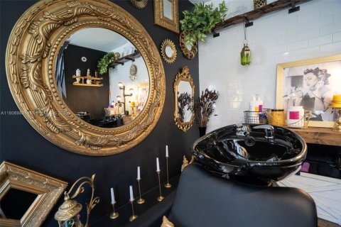 Propiedad comercial en venta en Miami, Florida № 2021908 - foto 17