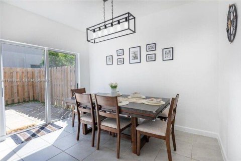 Снять в аренду таунхаус в Хомстед, Флорида 4 спальни, № 2048620 - фото 4