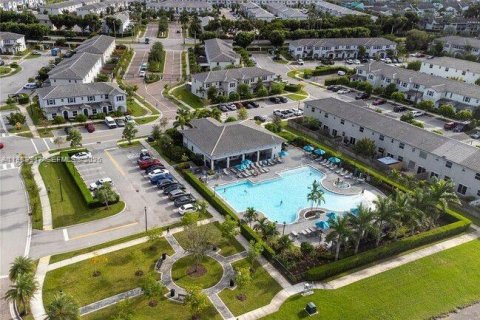 Снять в аренду таунхаус в Хомстед, Флорида 4 спальни, № 2048620 - фото 15