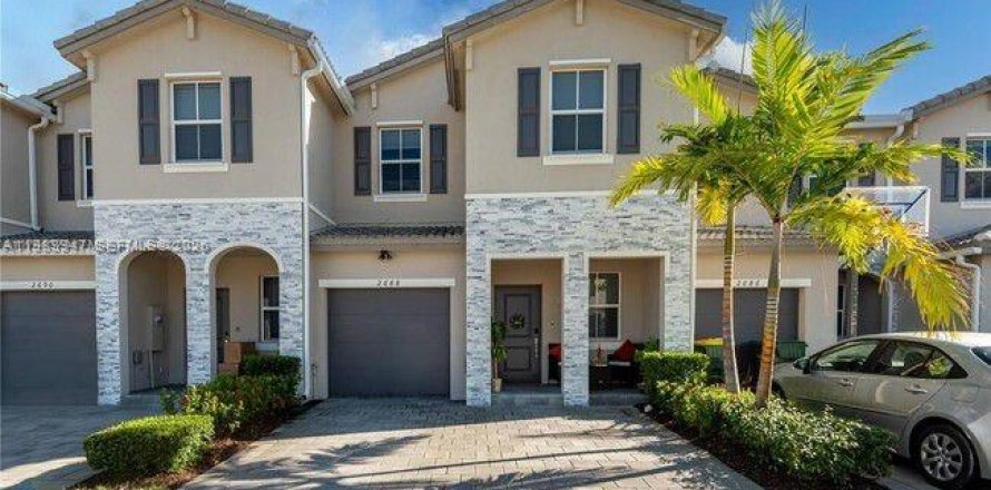 Таунхаус в Хомстед, Флорида 4 спальни № 2048620