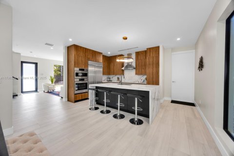 Townhouse in Miami, Florida 4 bedrooms, 327.57 sq.m. № 1676739 - photo 8