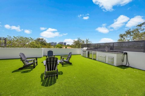 Townhouse in Miami, Florida 4 bedrooms, 327.57 sq.m. № 1676739 - photo 25