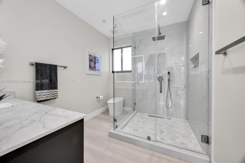 Townhouse in Miami, Florida 4 bedrooms, 327.57 sq.m. № 1676739 - photo 16