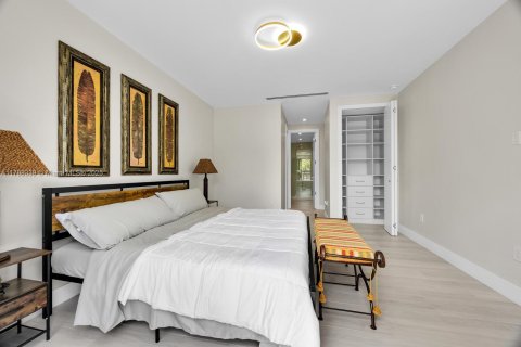 Townhouse in Miami, Florida 4 bedrooms, 327.57 sq.m. № 1676739 - photo 14
