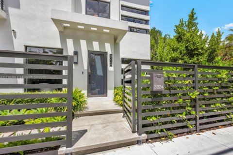Townhouse in Miami, Florida 4 bedrooms, 327.57 sq.m. № 1676739 - photo 3