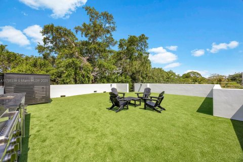 Townhouse in Miami, Florida 4 bedrooms, 327.57 sq.m. № 1676739 - photo 26