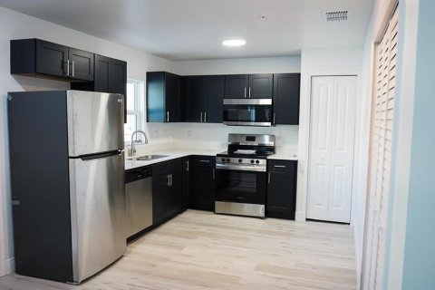 Apartamento en alquiler en Deltona, Florida, 2 dormitorios, 90.58 m2 № 2218793 - foto 2