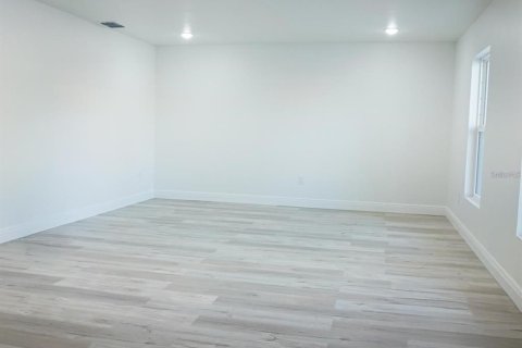 Apartamento en alquiler en Deltona, Florida, 2 dormitorios, 90.58 m2 № 2218793 - foto 3