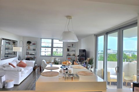 Condo in Miami Beach, Florida, 1 bedroom  № 1997246 - photo 12