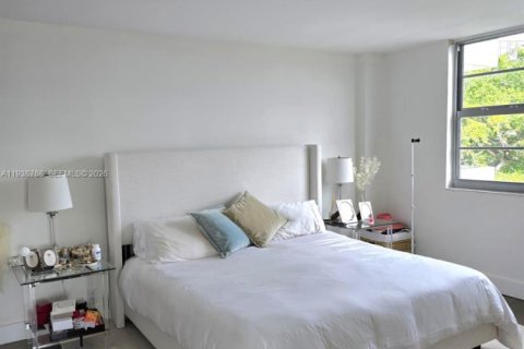 Condo in Miami Beach, Florida, 1 bedroom  № 1997246 - photo 17