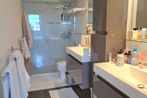 Condo in Miami Beach, Florida, 1 bedroom  № 1997246 - photo 20