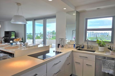 Condo in Miami Beach, Florida, 1 bedroom  № 1997246 - photo 11