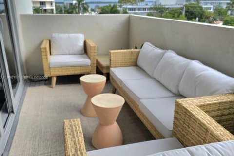 Condo in Miami Beach, Florida, 1 bedroom  № 1997246 - photo 3