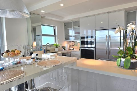 Condo in Miami Beach, Florida, 1 bedroom  № 1997246 - photo 10
