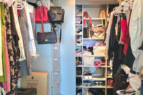 Condo in Miami Beach, Florida, 1 bedroom  № 1997246 - photo 18