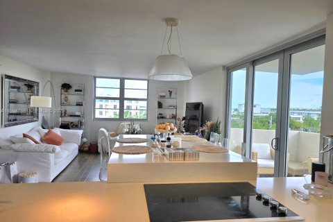 Condo in Miami Beach, Florida, 1 bedroom  № 1997246 - photo 9