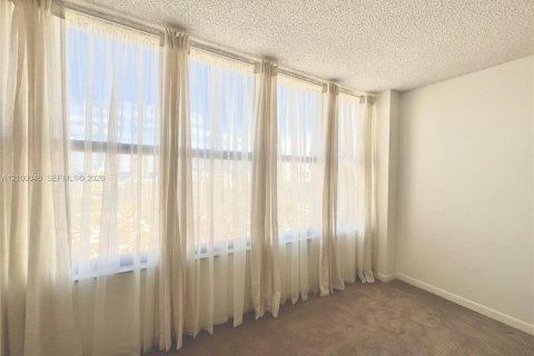 Copropriété à louer à Hallandale Beach, Floride: 2 chambres, 118.91 m2 № 2402108 - photo 11