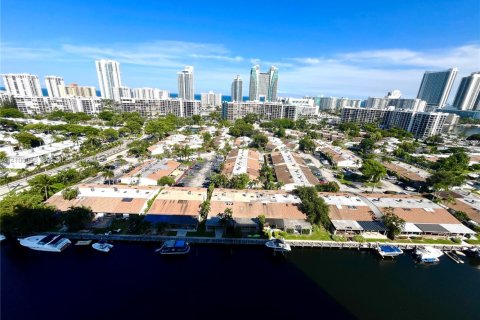 Condo à Hallandale Beach, Floride, 2 chambres № 2402108
