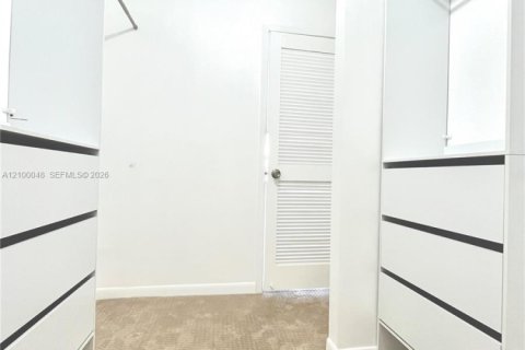 Copropriété à louer à Hallandale Beach, Floride: 2 chambres, 118.91 m2 № 2402108 - photo 15