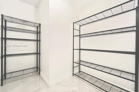 Copropriété à louer à Hallandale Beach, Floride: 2 chambres, 118.91 m2 № 2402108 - photo 8