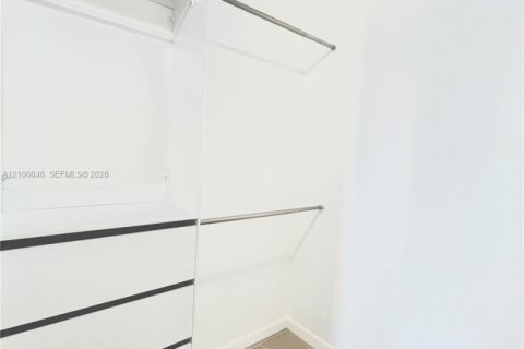 Copropriété à louer à Hallandale Beach, Floride: 2 chambres, 118.91 m2 № 2402108 - photo 16