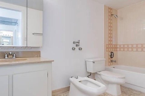 Copropriété à louer à Hallandale Beach, Floride: 2 chambres, 118.91 m2 № 2402108 - photo 20