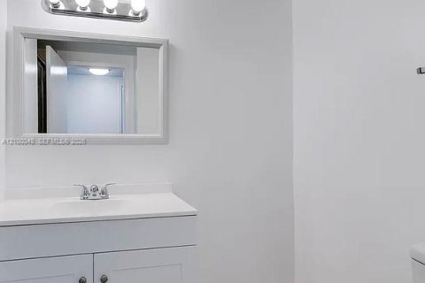 Copropriété à louer à Hallandale Beach, Floride: 2 chambres, 118.91 m2 № 2402108 - photo 22
