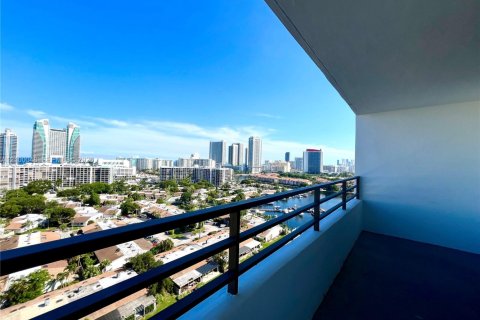 Copropriété à louer à Hallandale Beach, Floride: 2 chambres, 118.91 m2 № 2402108 - photo 5