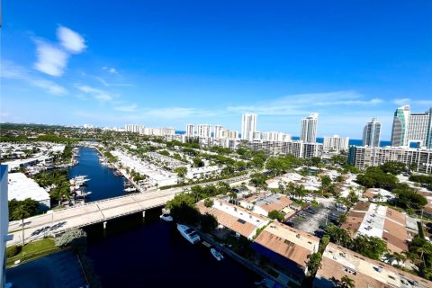 Copropriété à louer à Hallandale Beach, Floride: 2 chambres, 118.91 m2 № 2402108 - photo 2