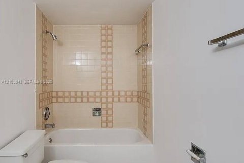 Copropriété à louer à Hallandale Beach, Floride: 2 chambres, 118.91 m2 № 2402108 - photo 19