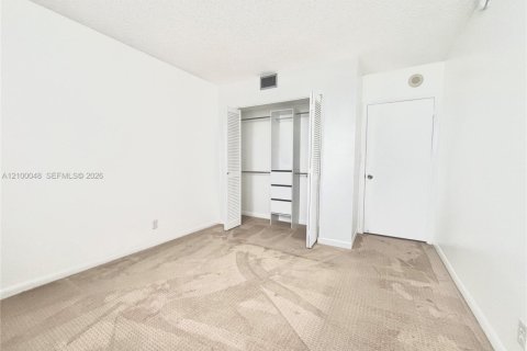 Copropriété à louer à Hallandale Beach, Floride: 2 chambres, 118.91 m2 № 2402108 - photo 24