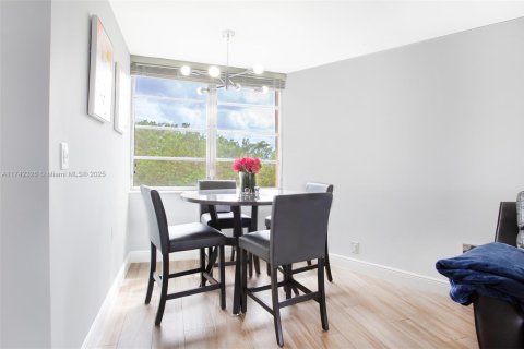 Condominio en venta en Lauderhill, Florida, 2 dormitorios, 107.77 m2 № 1691491 - foto 6