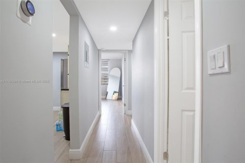 Condominio en venta en Lauderhill, Florida, 2 dormitorios, 107.77 m2 № 1691491 - foto 12