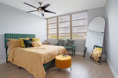 Condominio en venta en Lauderhill, Florida, 2 dormitorios, 107.77 m2 № 1691491 - foto 13