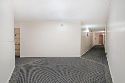 Condominio en venta en Lauderhill, Florida, 2 dormitorios, 107.77 m2 № 1691491 - foto 23