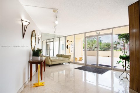 Condominio en venta en Lauderhill, Florida, 2 dormitorios, 107.77 m2 № 1691491 - foto 24