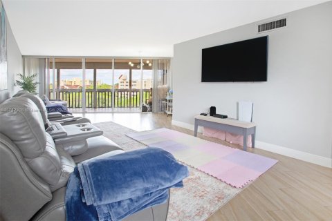 Condominio en venta en Lauderhill, Florida, 2 dormitorios, 107.77 m2 № 1691491 - foto 5