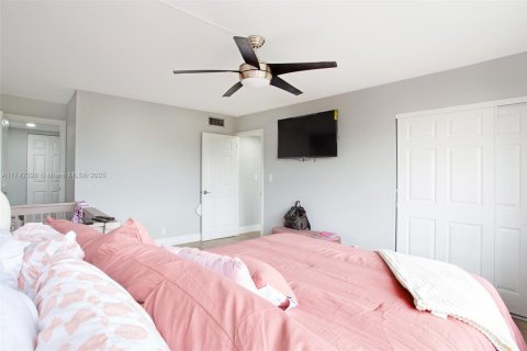 Condominio en venta en Lauderhill, Florida, 2 dormitorios, 107.77 m2 № 1691491 - foto 18