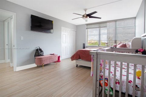 Condominio en venta en Lauderhill, Florida, 2 dormitorios, 107.77 m2 № 1691491 - foto 17