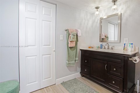 Condominio en venta en Lauderhill, Florida, 2 dormitorios, 107.77 m2 № 1691491 - foto 19