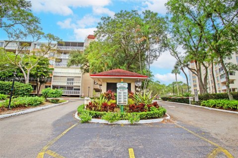 Condominio en venta en Lauderhill, Florida, 2 dormitorios, 107.77 m2 № 1691491 - foto 1
