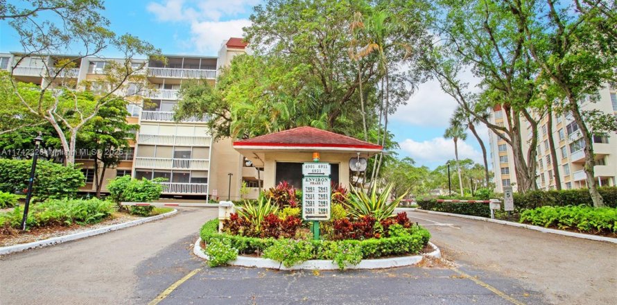 Condominio en Lauderhill, Florida, 2 dormitorios № 1691491