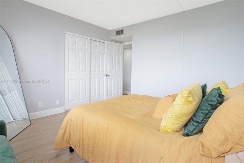 Condominio en venta en Lauderhill, Florida, 2 dormitorios, 107.77 m2 № 1691491 - foto 14
