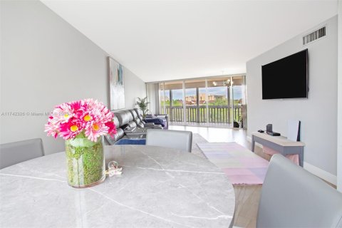 Condominio en venta en Lauderhill, Florida, 2 dormitorios, 107.77 m2 № 1691491 - foto 4